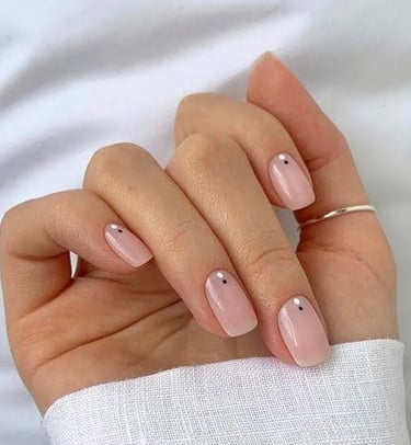 Minimal natural nail art detail